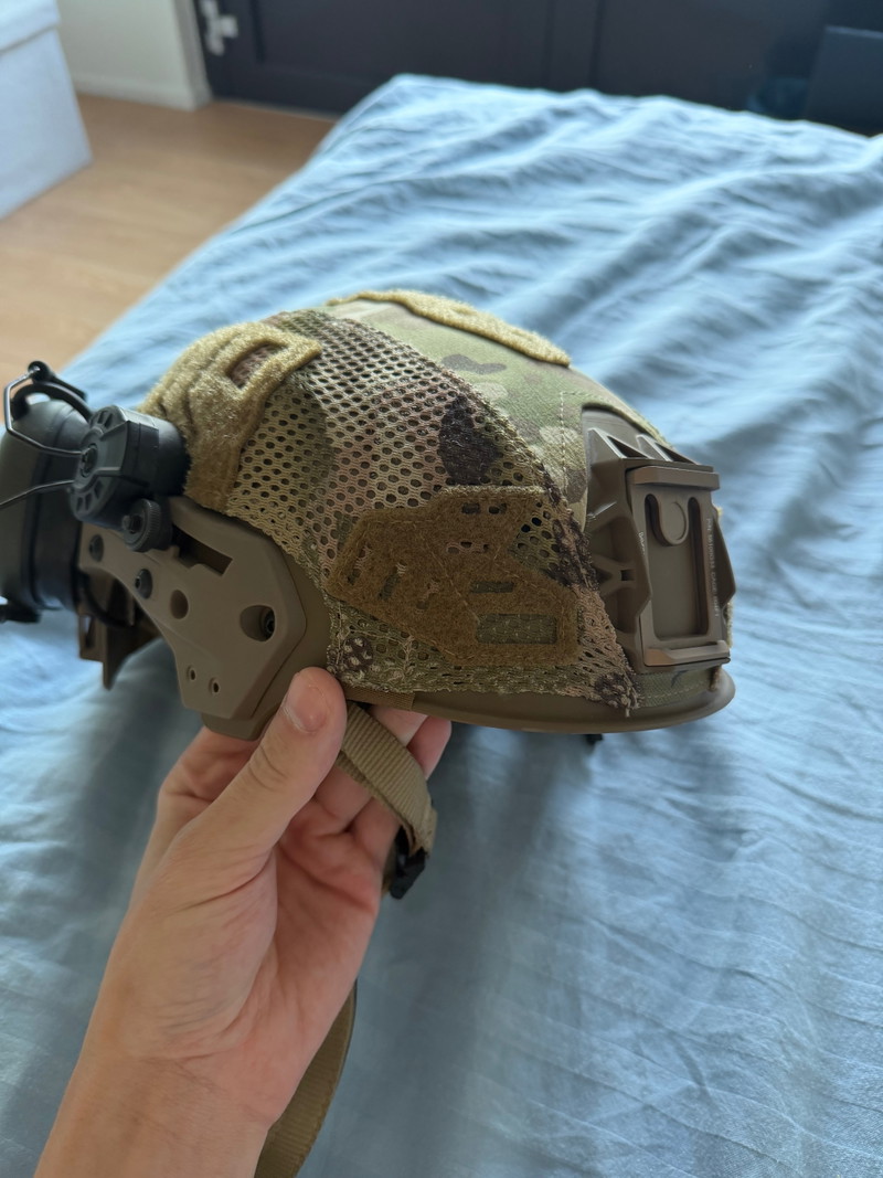 Image 1 for Helm met earmor set