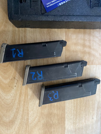 Image 2 pour Glock met 3 mags!