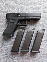 Afbeelding van ASG (KWA) Glock 17 met 3 magazijnen
