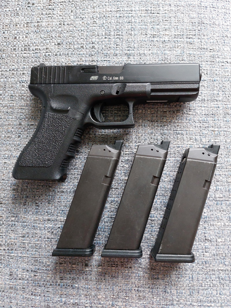 Afbeelding 1 van ASG (KWA) Glock 17 met 3 magazijnen