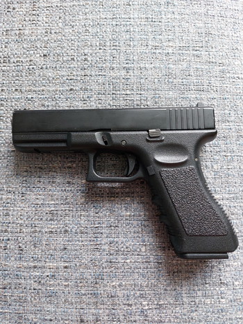 Afbeelding 2 van ASG (KWA) Glock 17 met 3 magazijnen