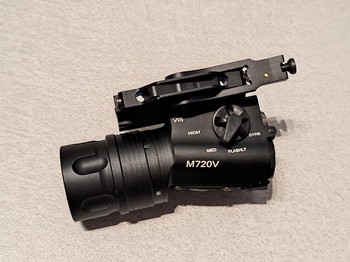 Afbeelding 2 van FMA m720v Surefire replica