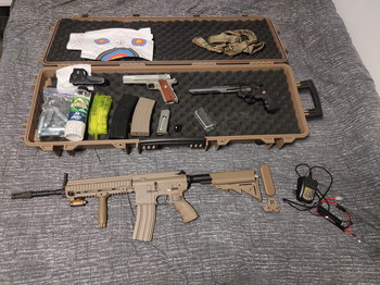 Afbeelding 3 van Complete airsoft set M4 TR4-18 G&G + Colt 1911 + Ruger Superhawk