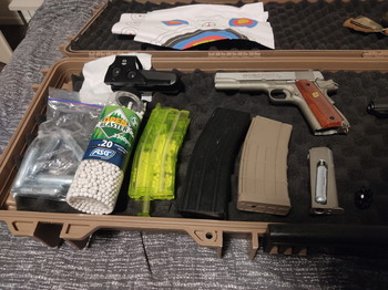 Afbeelding 4 van Complete airsoft set M4 TR4-18 G&G + Colt 1911 + Ruger Superhawk