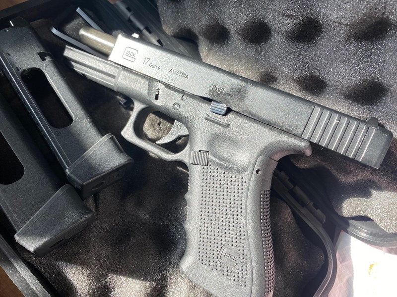 Image 1 for CO2 GBB Glock 17 Gen 4 Pakket + 3 Magazijnen