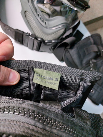 Image 3 for Tactical vest Mil-tec met heel veel verschillende accessoires