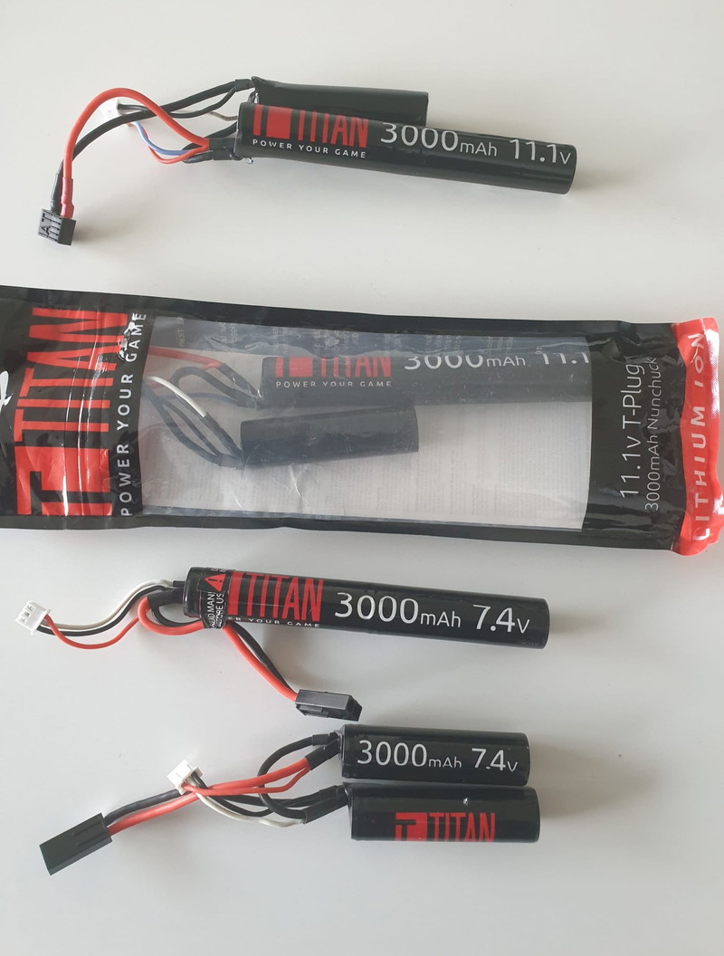 Image 1 pour 4 nooit gebruikte (1 nog nieuwin verpakking  ) TITAN batterijenn