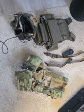 Afbeelding van Plate carrier en chest rig + accessories