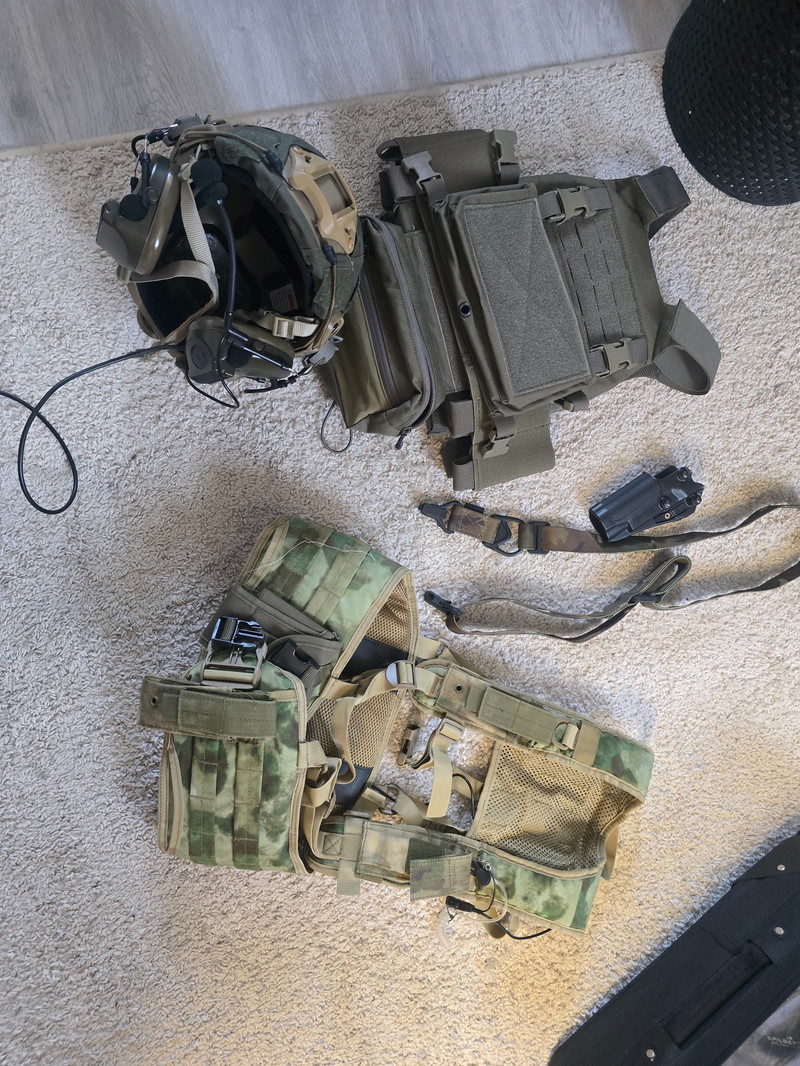 Image 1 pour Plate carrier en chest rig + accessories