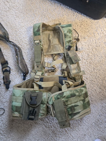 Afbeelding 2 van Plate carrier en chest rig + accessories