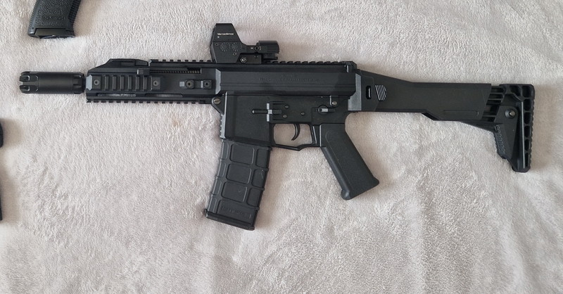 Image 1 for GHK G5 GBB rifle + 3 spare mags