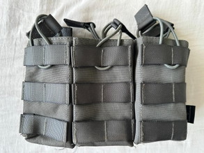 Bild für Invader Gear 5.56 Triple Direct Action Mag Pouch - Wolf Grey