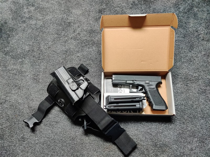Afbeelding 1 van Umarex Glock 17 incl. 2 mags en holster