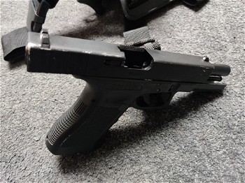 Afbeelding 2 van Umarex Glock 17 incl. 2 mags en holster