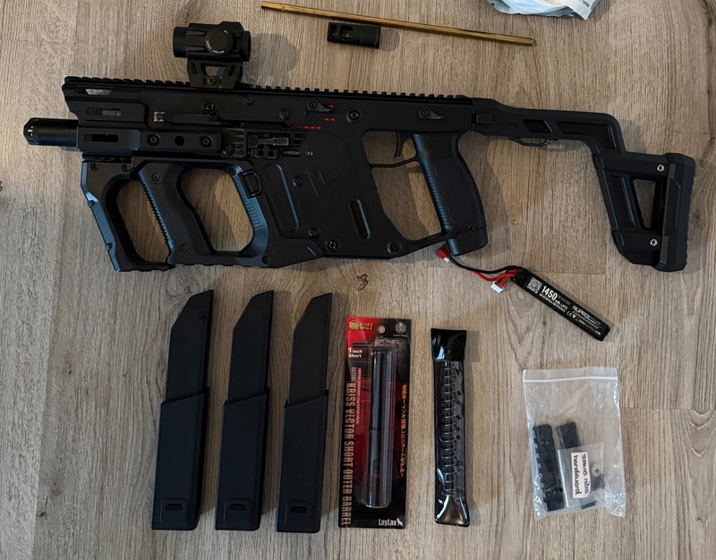 Image 1 for Geüpgrade Krytac KRISS Vector AEG (1.15 J) met LAYLAX upgrades, Acetech Brighter CS tracer & meer (totale nieuwprijs 1150 euro)!
