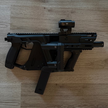 Image 3 for Geüpgrade Krytac KRISS Vector AEG (1.15 J) met LAYLAX upgrades, Acetech Brighter CS tracer & meer (totale nieuwprijs 1150 euro)!