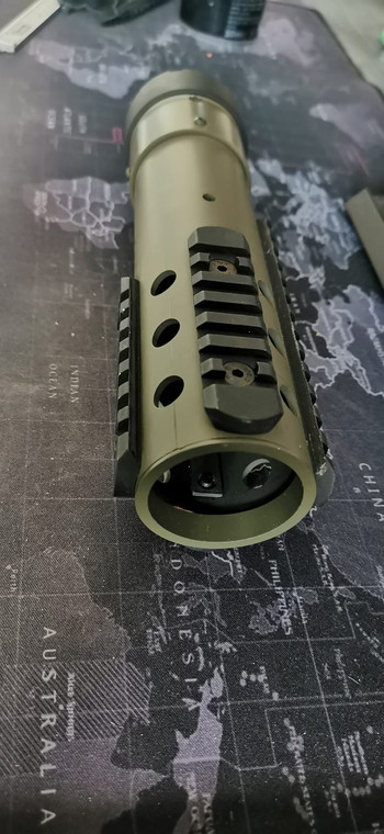 Afbeelding 2 van MadBull / PRI M4 Ge. III Round Rail Handguard 9 inch