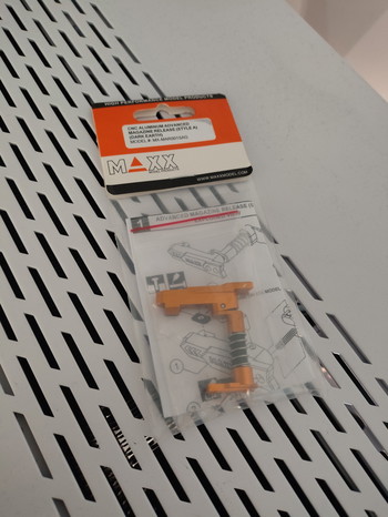 Afbeelding 2 van MaxxModel CNC M4 Mag release Gold