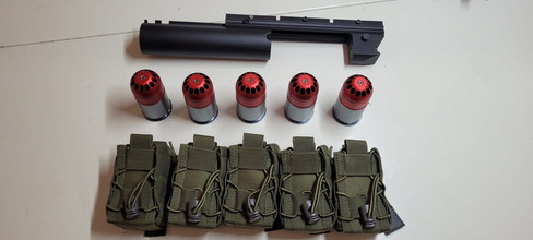 Image for 40mm grenade pouches, 40mm green gas grenades, 40mm grenade launcher