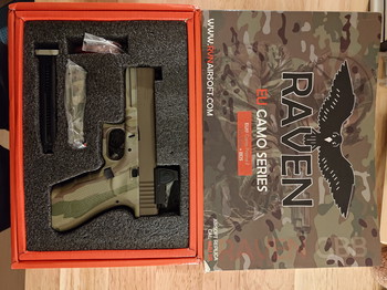 Image 2 for Raven G17, red dot, 3x mags (2x extended), left handed holster