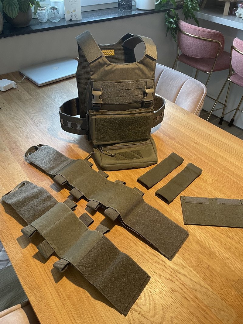 Afbeelding 1 van FCSK Slick Plate Carrier met Ferro Cummerbunds en Tactical Belt Ranger Green