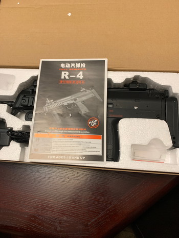 Afbeelding 2 van Well - R-4 Airsoft Gun