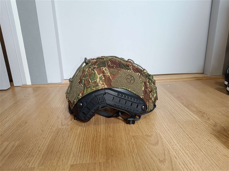 Image 1 pour Novritsch Tactical Helmet met Kreuzotter cover