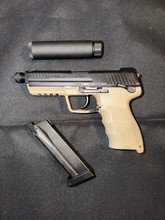 Image for Te Koop: Zeer strakke HK45 Airsoft Replica (Two-Tone) incl. Silencer!