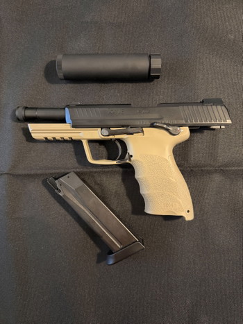 Image 3 for Te Koop: Zeer strakke HK45 Airsoft Replica (Two-Tone) incl. Silencer!