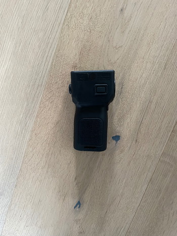 Image 2 for Vertical grip met flashlight