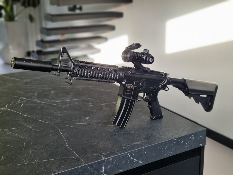 Imagen 1 de Zeer nette BlackWater M4/M16 met silencer, foregrip, oplader, magazijn en batterij