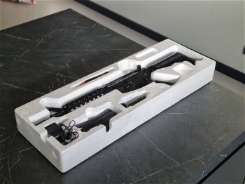 Afbeelding 2 van Zeer nette BlackWater M4/M16 met silencer, foregrip, oplader, magazijn en batterij