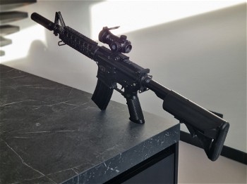 Afbeelding 3 van Zeer nette BlackWater M4/M16 met silencer, foregrip, oplader, magazijn en batterij