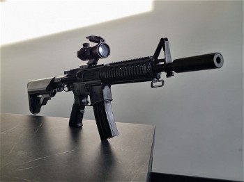 Afbeelding 4 van Zeer nette BlackWater M4/M16 met silencer, foregrip, oplader, magazijn en batterij