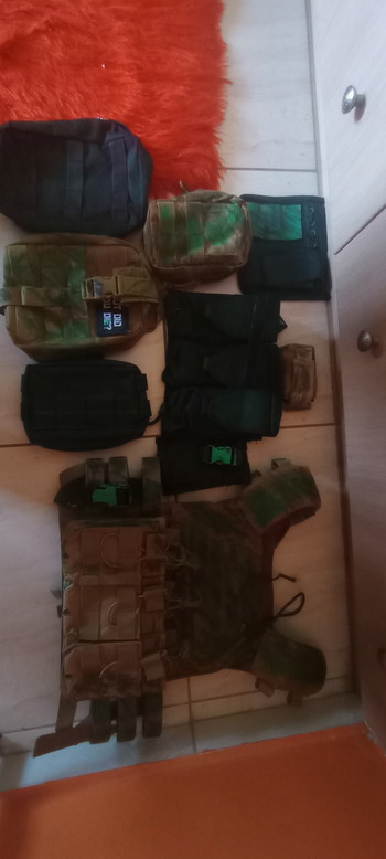 Image 3 pour Random Chinese vest with a couple pouches