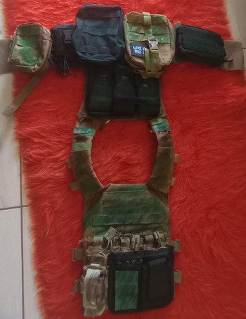 Image 4 pour Random Chinese vest with a couple pouches