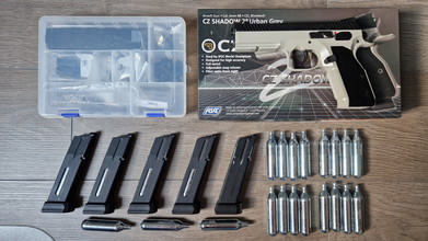 Image pour TKA: ASG/KJW Shadow 2 CO2 Pistol - Urban Grey - Complete Set.