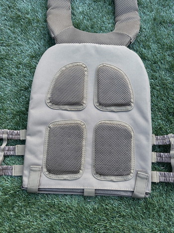 Afbeelding 4 van Tan plate carrier airsoft vest NIEUW voor 50 euro!