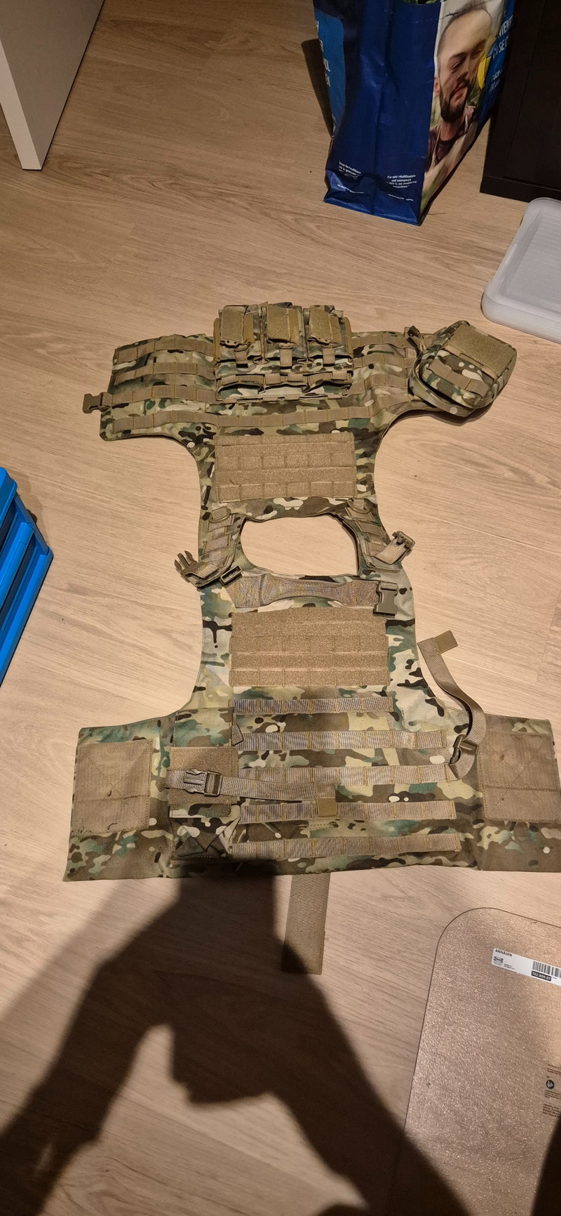 Imagen 1 de 8Fields FSBE Assault Vest V2 Multicam + extra mag pouches