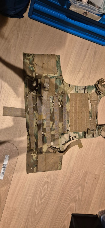 Imagen 2 de 8Fields FSBE Assault Vest V2 Multicam + extra mag pouches