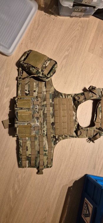 Imagen 3 de 8Fields FSBE Assault Vest V2 Multicam + extra mag pouches