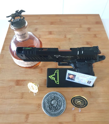 Afbeelding 2 van SPLINTERNIEUWE PIT VIPER