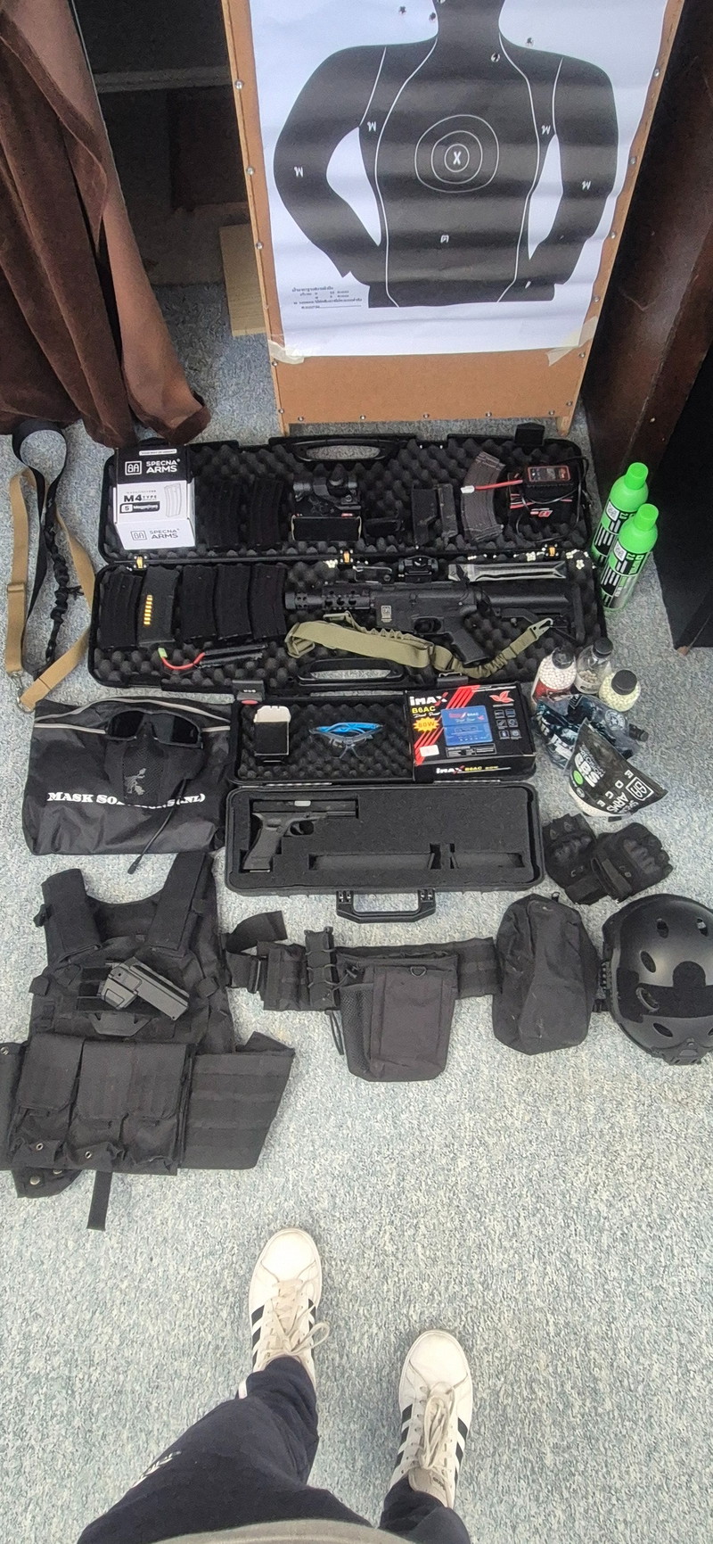Afbeelding 1 van Specna Arms M4 + Delta Force Glock 17 (auto) + mags + gear + koffer