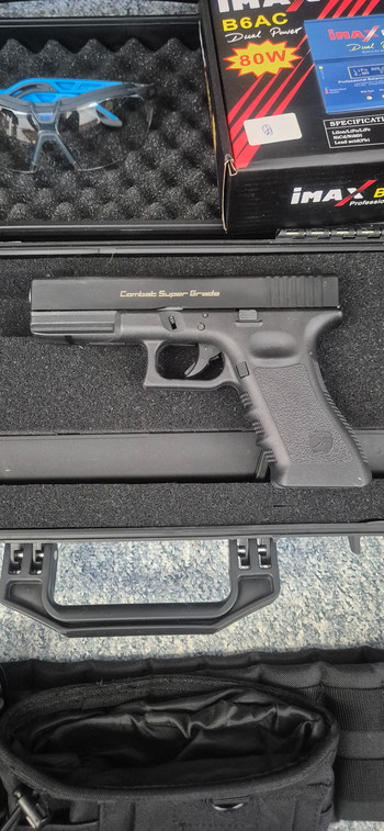 Afbeelding 3 van Specna Arms M4 + Delta Force Glock 17 (auto) + mags + gear + koffer