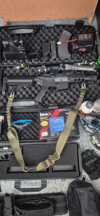 Afbeelding 4 van Specna Arms M4 + Delta Force Glock 17 (auto) + mags + gear + koffer