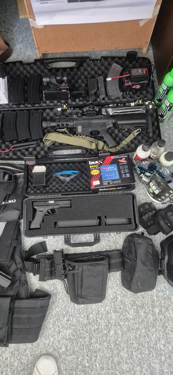 Afbeelding 5 van Specna Arms M4 + Delta Force Glock 17 (auto) + mags + gear + koffer