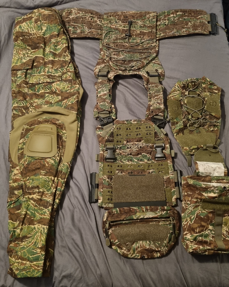 Image 1 for Novritsch plate carrier and accessories