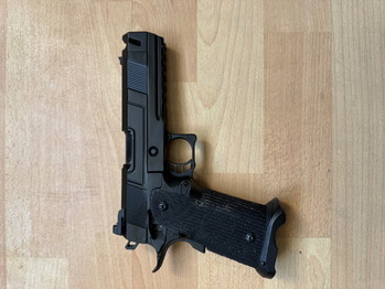 Image 2 for Army Armament R501 Hi-Capa GBB Black + 2 Magazines + Original Box