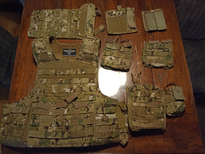 Imagen 1 de Invadergear multicam vest, pouches en hydration carrier