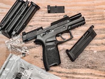 Image 2 for M18 GBB (4 mags + Threaded Barrel + RMR Mount)